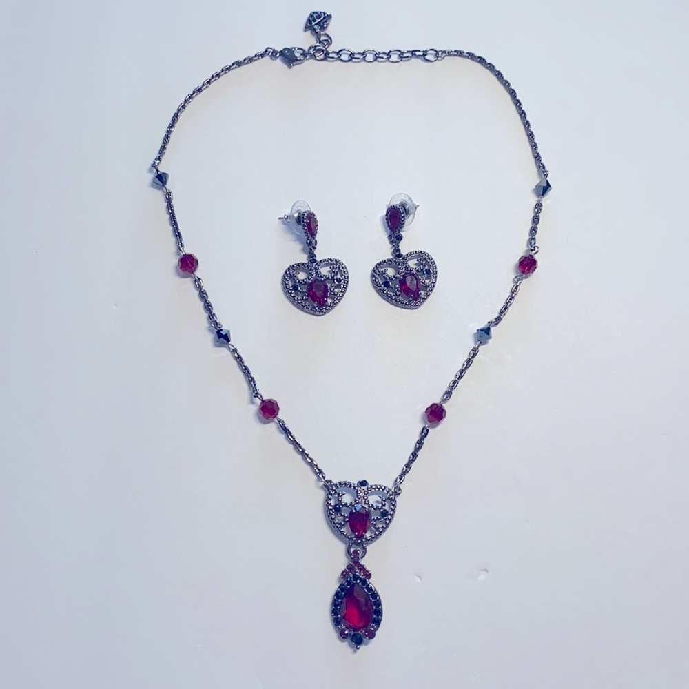 Vintage Retro Silver Tone Heart shaped Drop Earnings  with Red Stones Swarovski - Picture 4 of 4